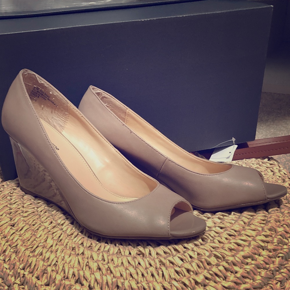 Liz Claiborne Nude Wedge Heel